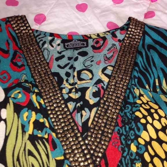 M ~ V-neck - Picture 3 of 3